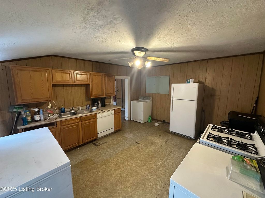 Photo of 1027 Lampton St, Louisville, KY 40204 (MLS # 1705519)