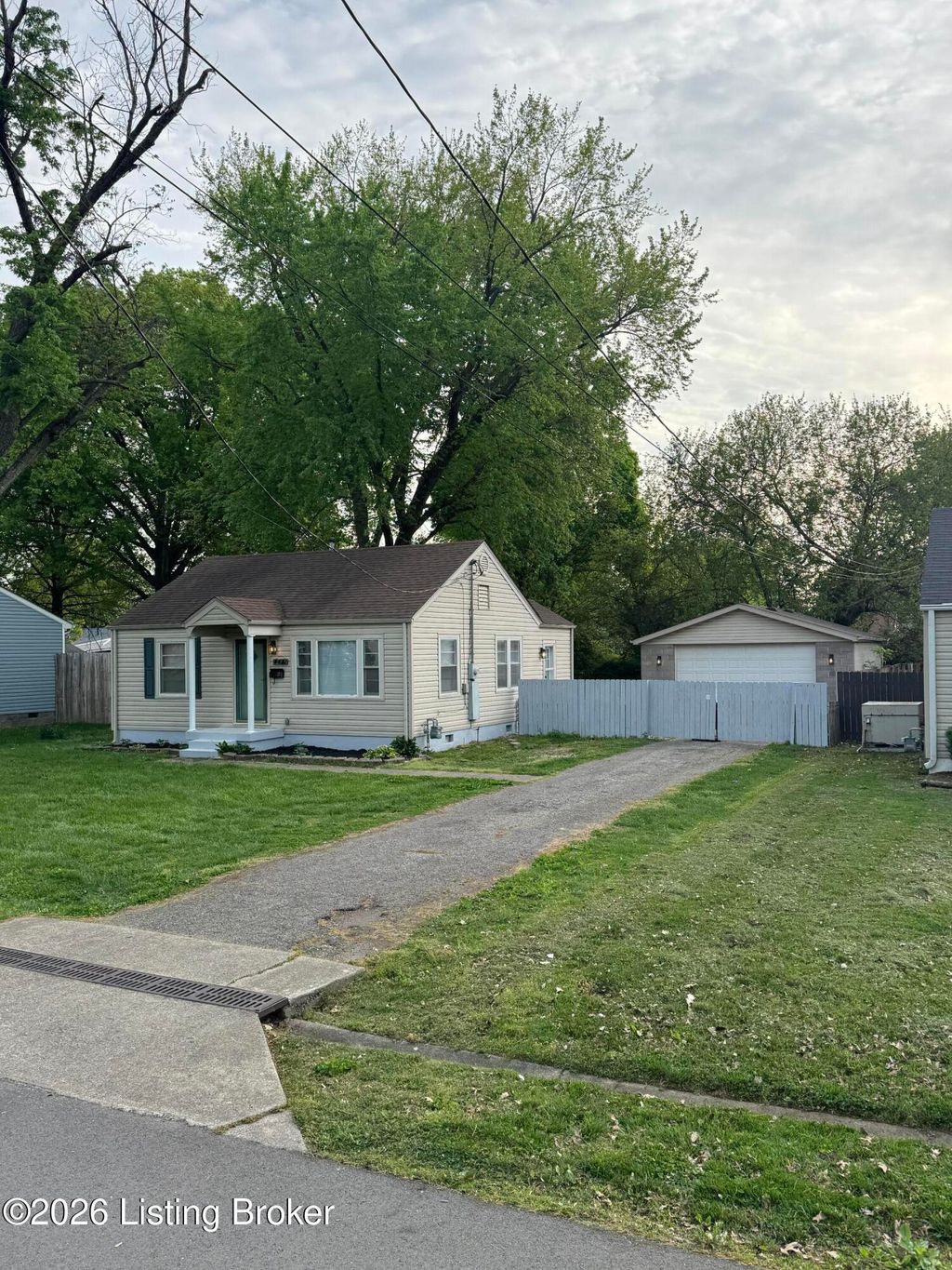 Photo of 4441 Sanders Ln, Louisville, KY 40216 (MLS # 1714732)