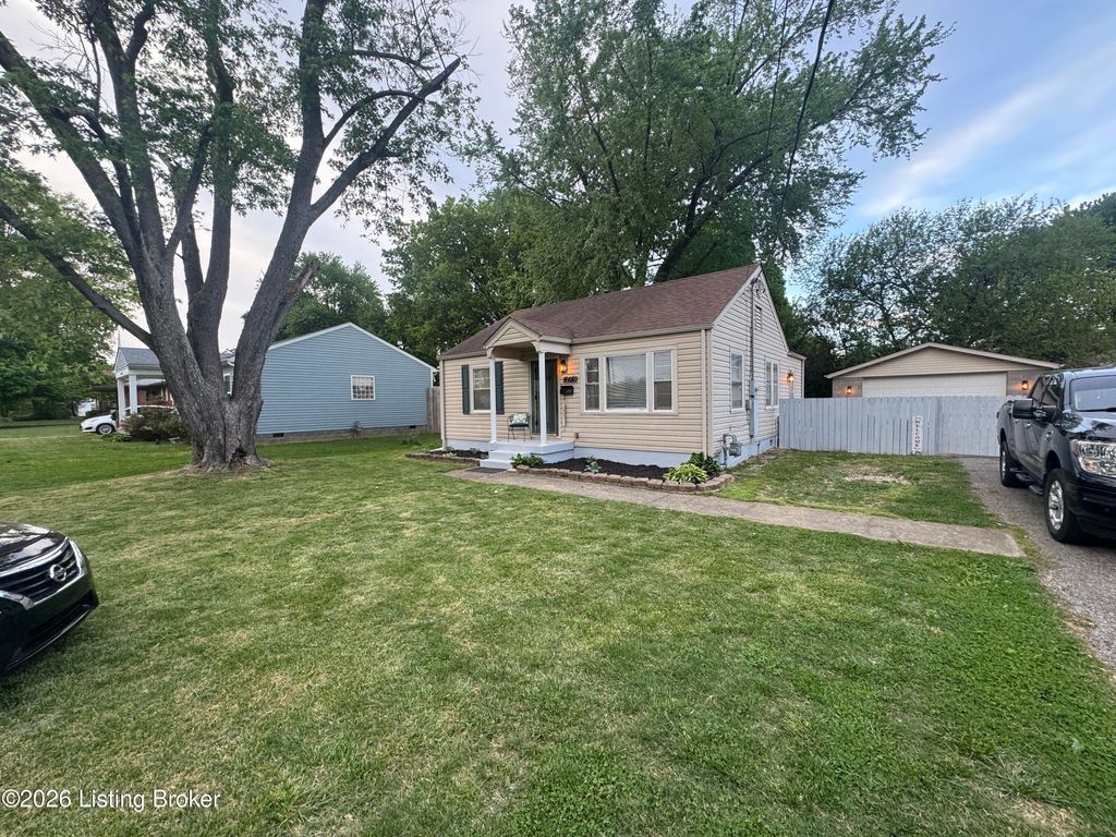 Photo of 4441 Sanders Ln, Louisville, KY 40216 (MLS # 1714732)