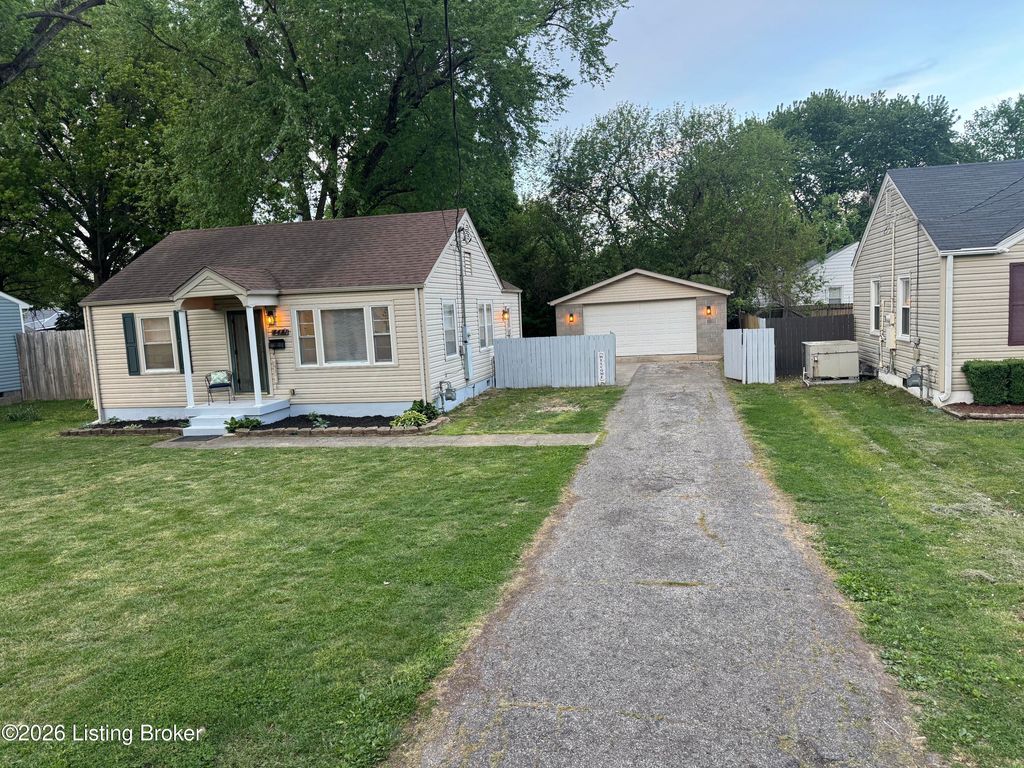 Photo of 4441 Sanders Ln, Louisville, KY 40216 (MLS # 1714732)