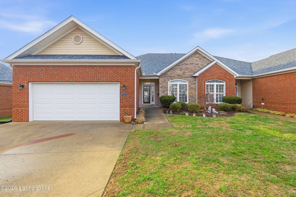 Photo of 7526 Autumn Pointe Dr, Louisville, KY 40214 (MLS # 1713815)