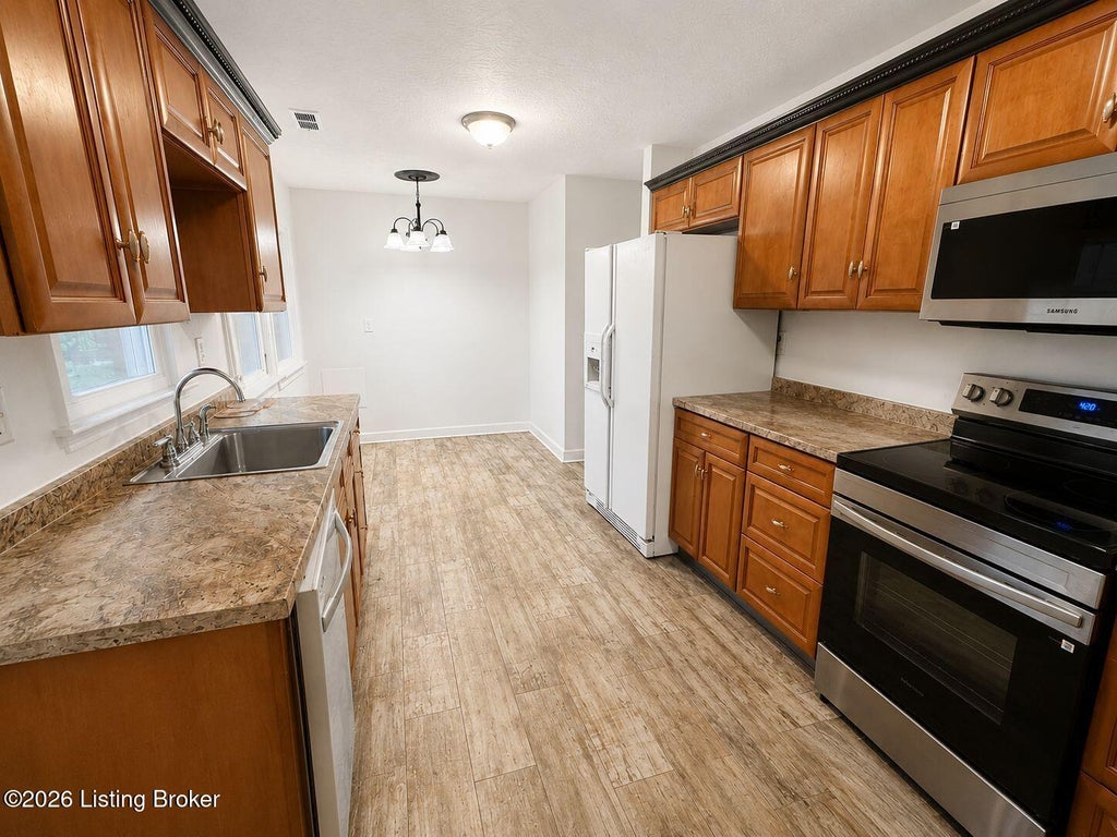 Photo of 5113 Rural Way, Louisville, KY 40218 (MLS # 1728040)