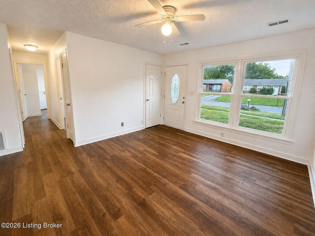 Photo of 5113 Rural Way, Louisville, KY 40218 (MLS # 1728040)