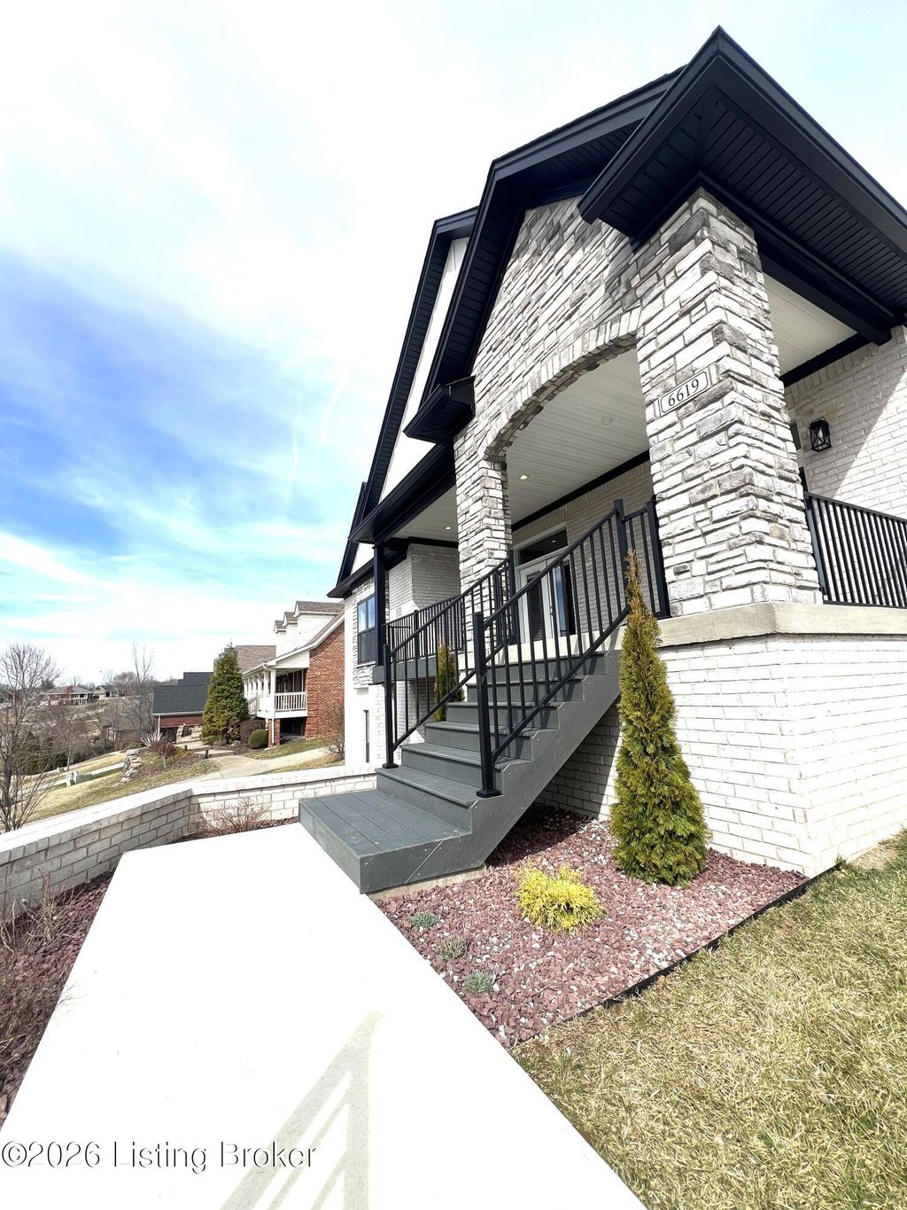 Photo of 6619 Heritage Hills Dr, Crestwood, KY 40014 (MLS # 1710563)