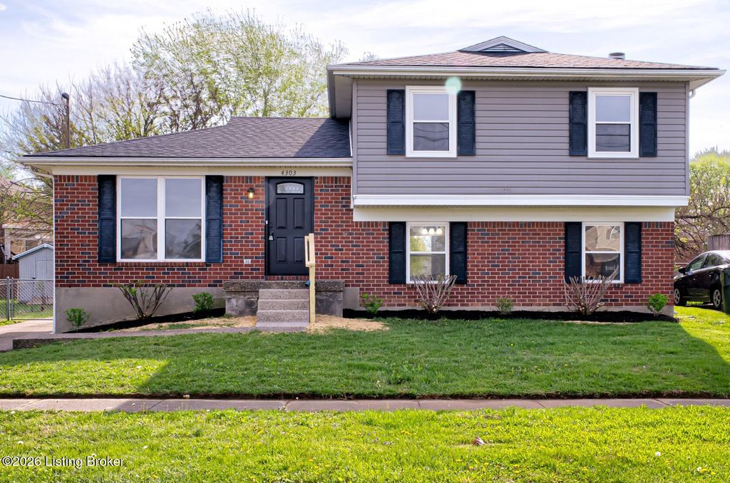 Photo of 4303 Cara Way, Louisville, KY 40299 (MLS # 1713511)