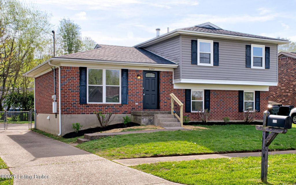 Photo of 4303 Cara Way, Louisville, KY 40299 (MLS # 1713511)