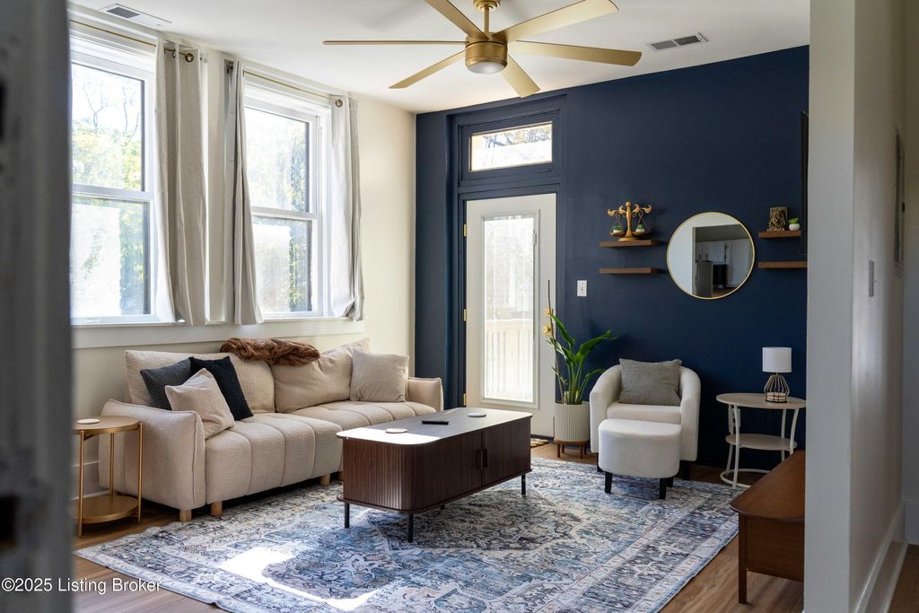 Photo of 1135 S 1st St #APT 7, Louisville, KY 40203 (MLS # 1705509)