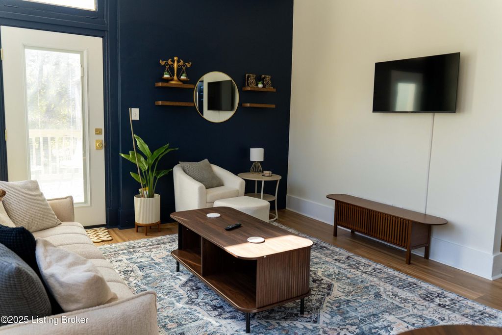 Photo of 1135 S 1st St #APT 7, Louisville, KY 40203 (MLS # 1705509)