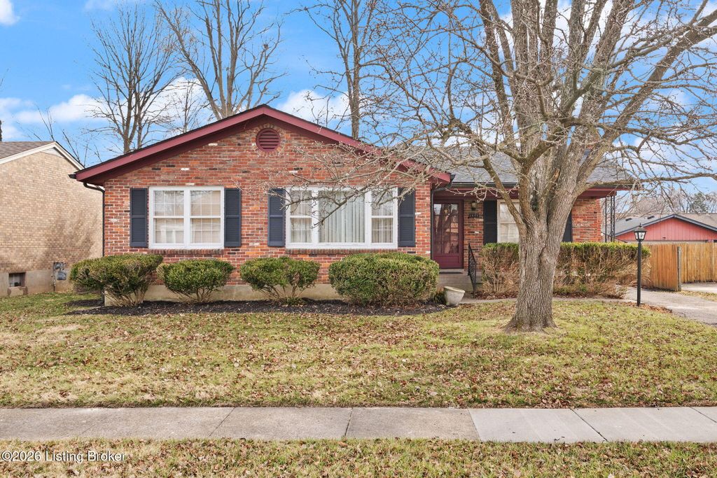 Photo of 3809 Glenwillow Way, Louisville, KY 40299 (MLS # 1709926)