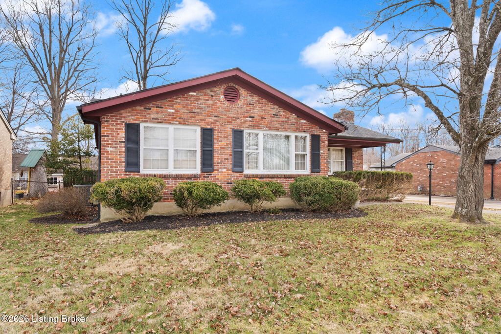 Photo of 3809 Glenwillow Way, Louisville, KY 40299 (MLS # 1709926)