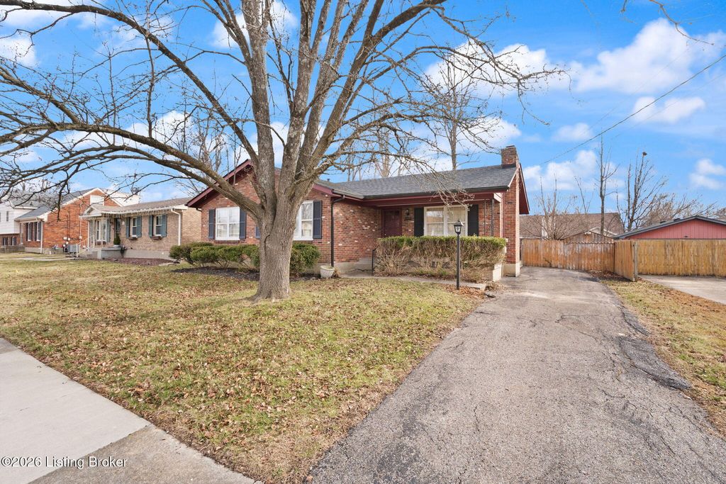 Photo of 3809 Glenwillow Way, Louisville, KY 40299 (MLS # 1709926)