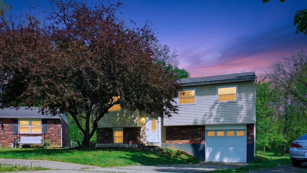 Photo of 4601 Logby Pl, Louisville, KY 40272 (MLS # 1720537)
