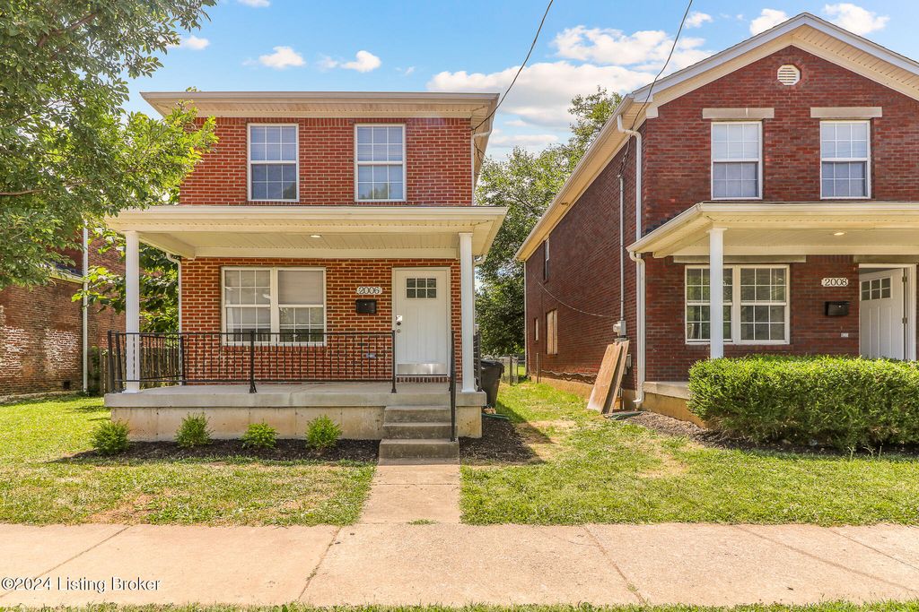 Photo of 2006 W Market St, Louisville, KY 40203 (MLS # 1708846)