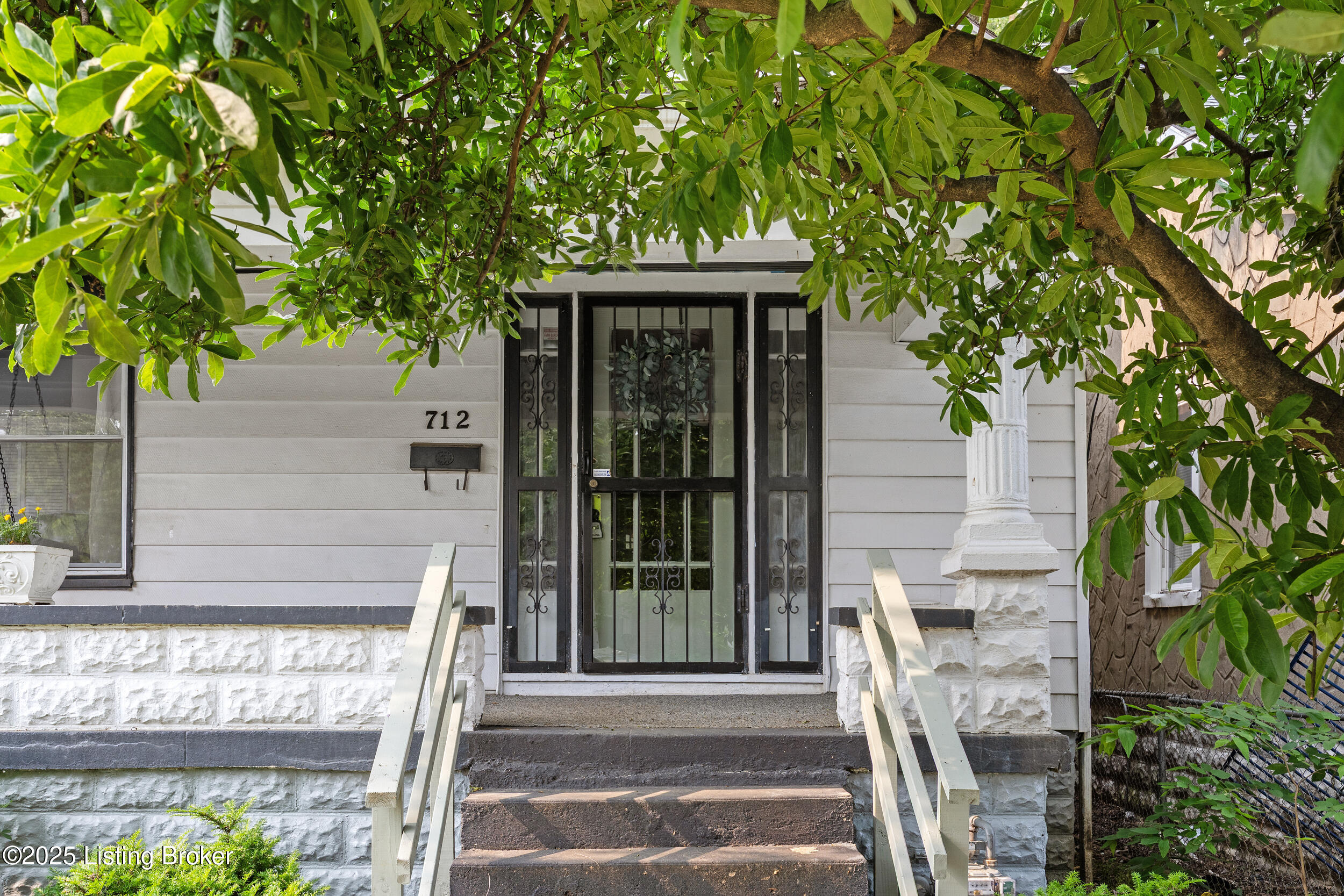 712 M St, Louisville, Kentucky image 4