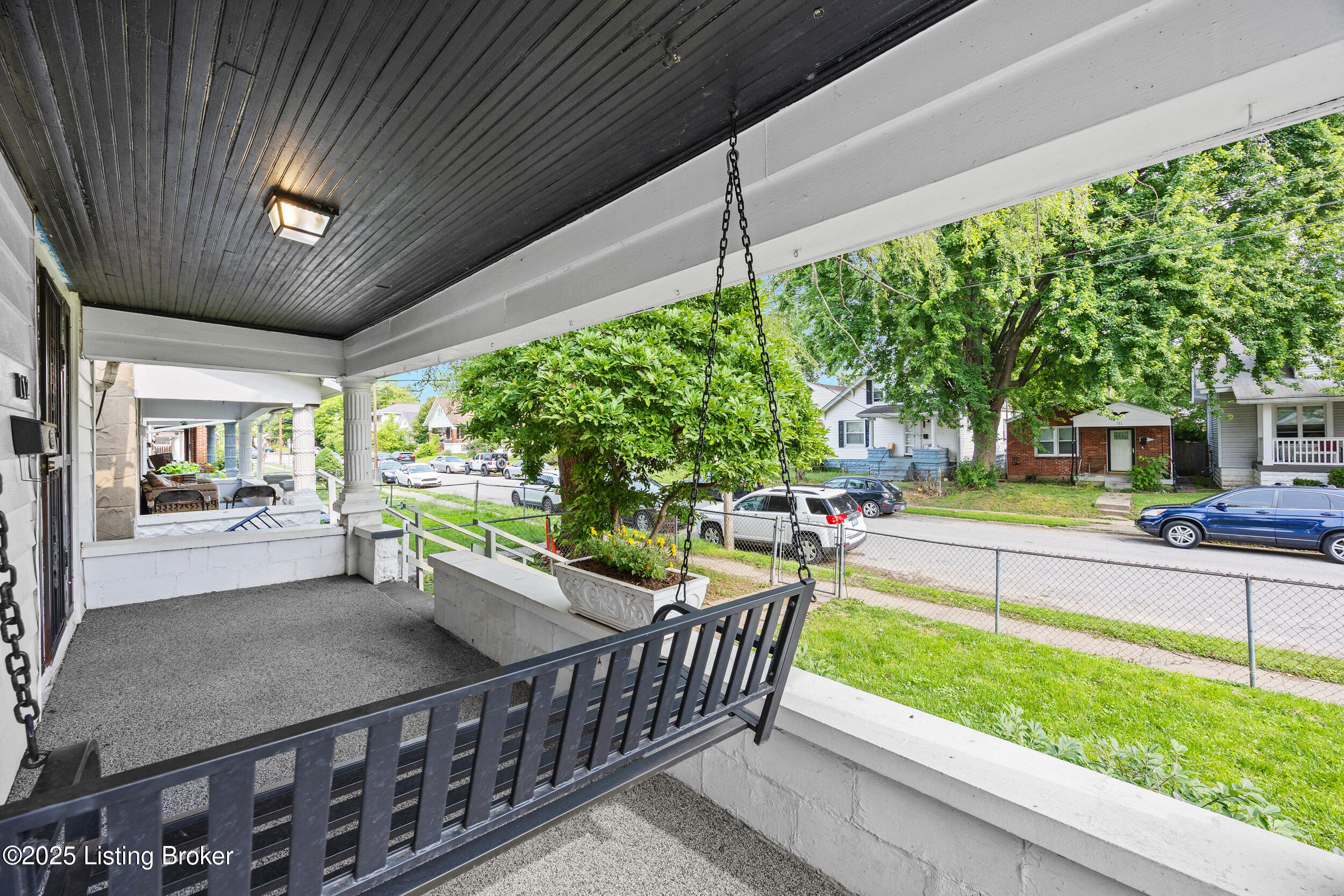 712 M St, Louisville, Kentucky image 2