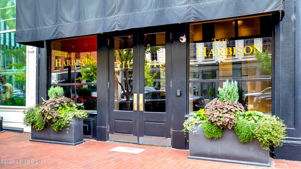 Photo of 711 W Main St #APT A, Louisville, KY 40202 (MLS # 1731374)