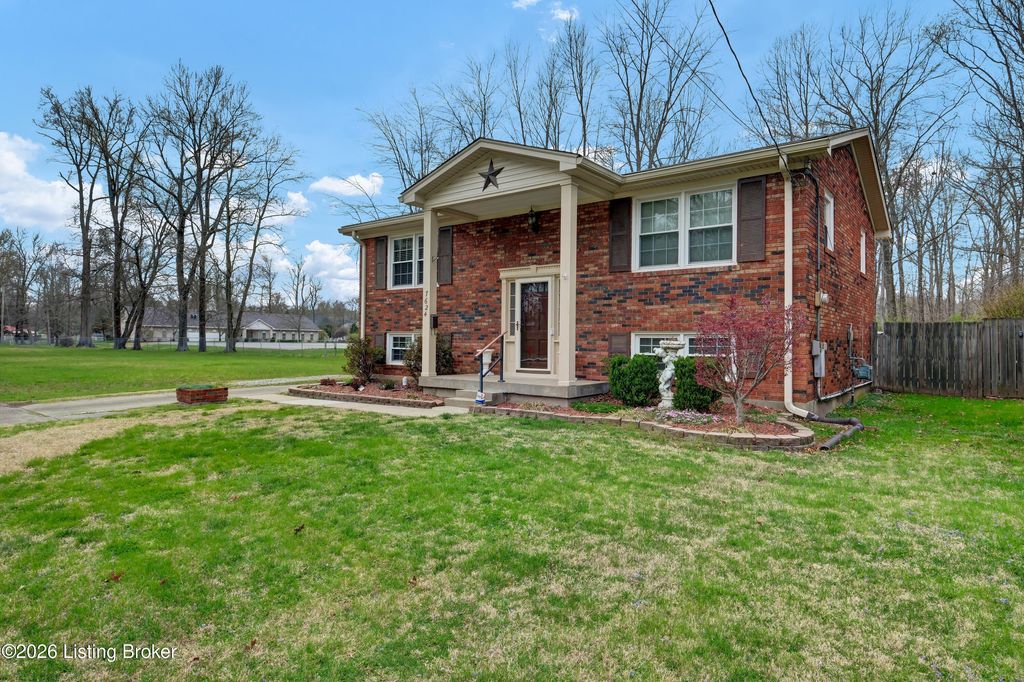 Photo of 7624 Greenfield Ave, Louisville, KY 40214 (MLS # 1714210)