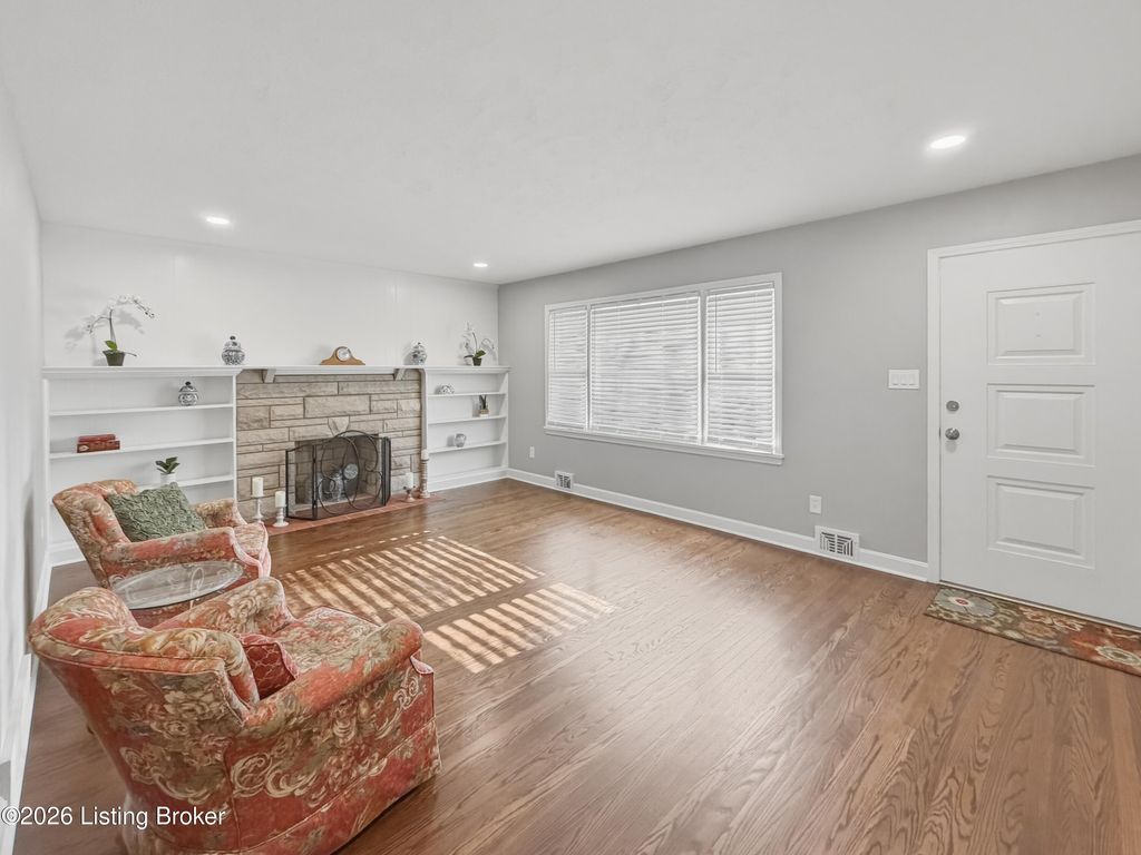 Photo of 4309 Southridge Dr, Louisville, KY 40272 (MLS # 1716455)
