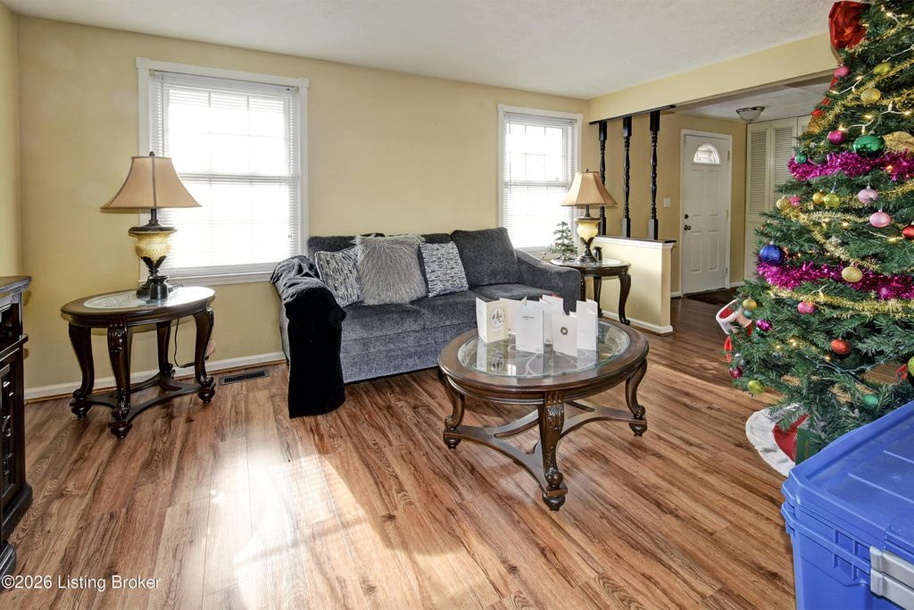 Photo of 8707 Redcoat Ct, Louisville, KY 40291 (MLS # 1709420)