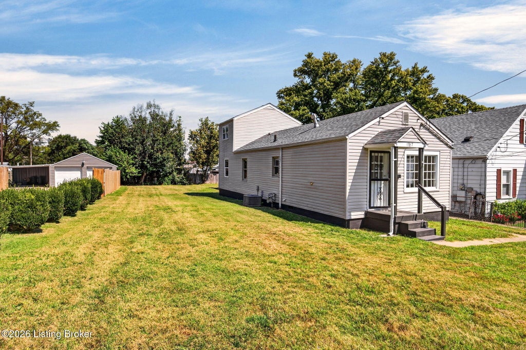 Photo of 1327 Shingo Ave, Louisville, KY 40215 (MLS # 1729081)