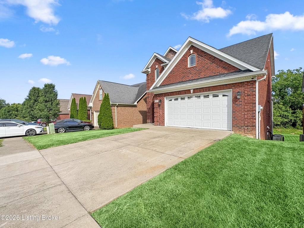 Photo of 6513 Keeling Park Dr, Louisville, KY 40291 (MLS # 1729119)