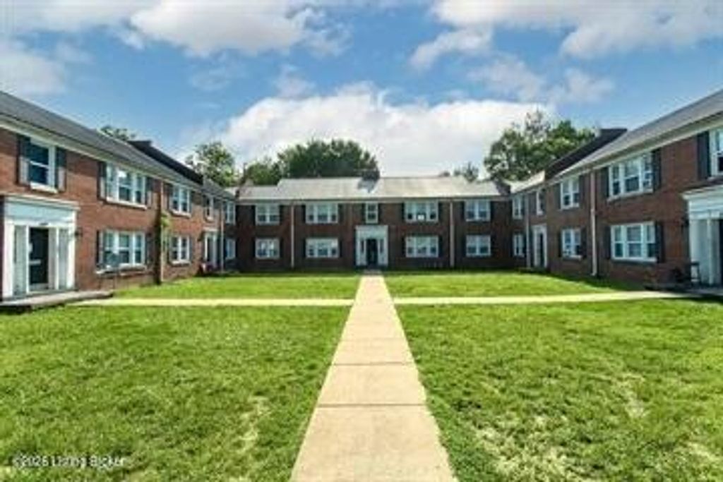 Photo of 615 S 44th St, Louisville, KY 40211 (MLS # 1711463)