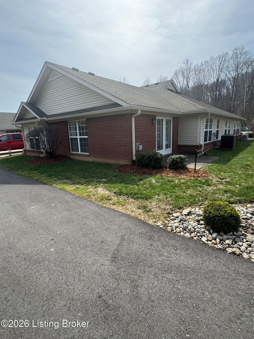 Photo of 9113 Hawthorne Pointe Dr, Louisville, KY 40272 (MLS # 1712083)