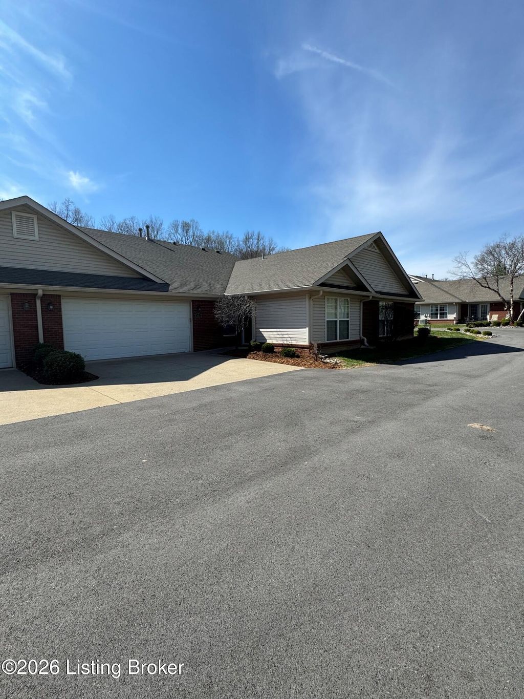 Photo of 9113 Hawthorne Pointe Dr, Louisville, KY 40272 (MLS # 1712083)