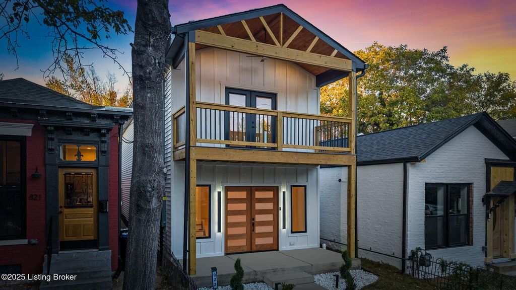 Photo of 823 E Chestnut St, Louisville, KY 40204 (MLS # 1703717)