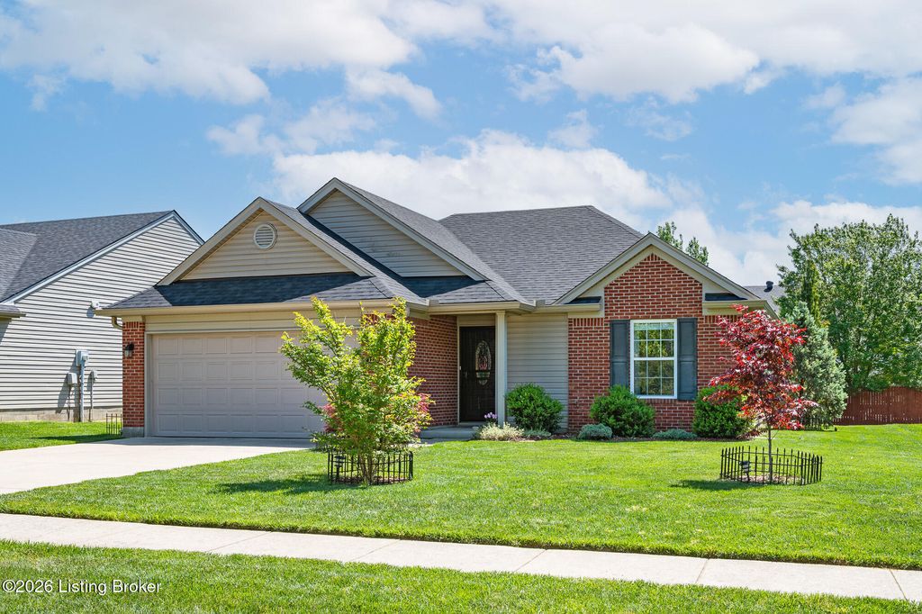 Photo of 1220 Royal Ave, La Grange, KY 40031 (MLS # 1715391)