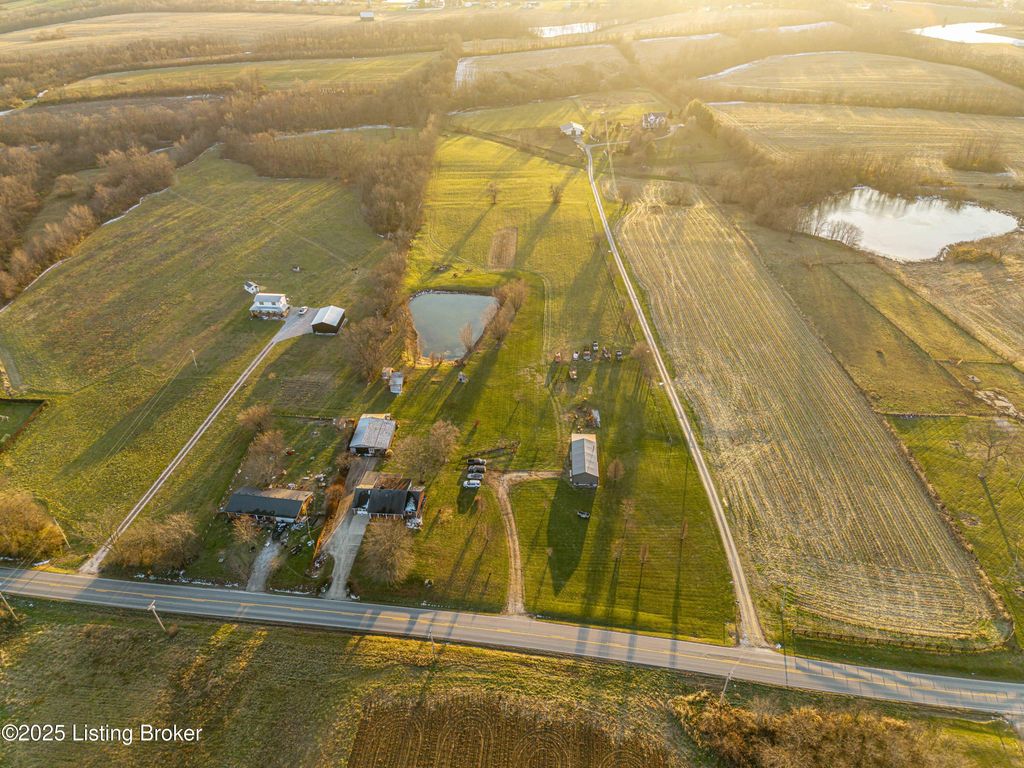 Photo of 3299 Castle Hwy, Pleasureville, KY 40057 (MLS # 1711240)