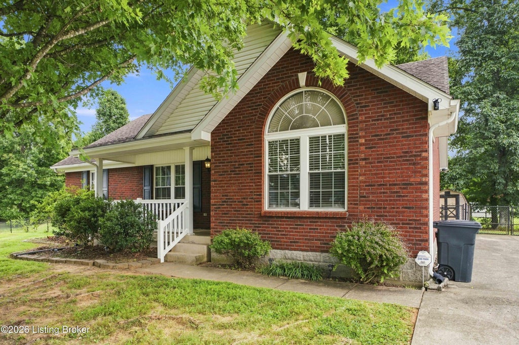 Photo of 103 Pacific Ct, Coxs Creek, KY 40013 (MLS # 1727672)