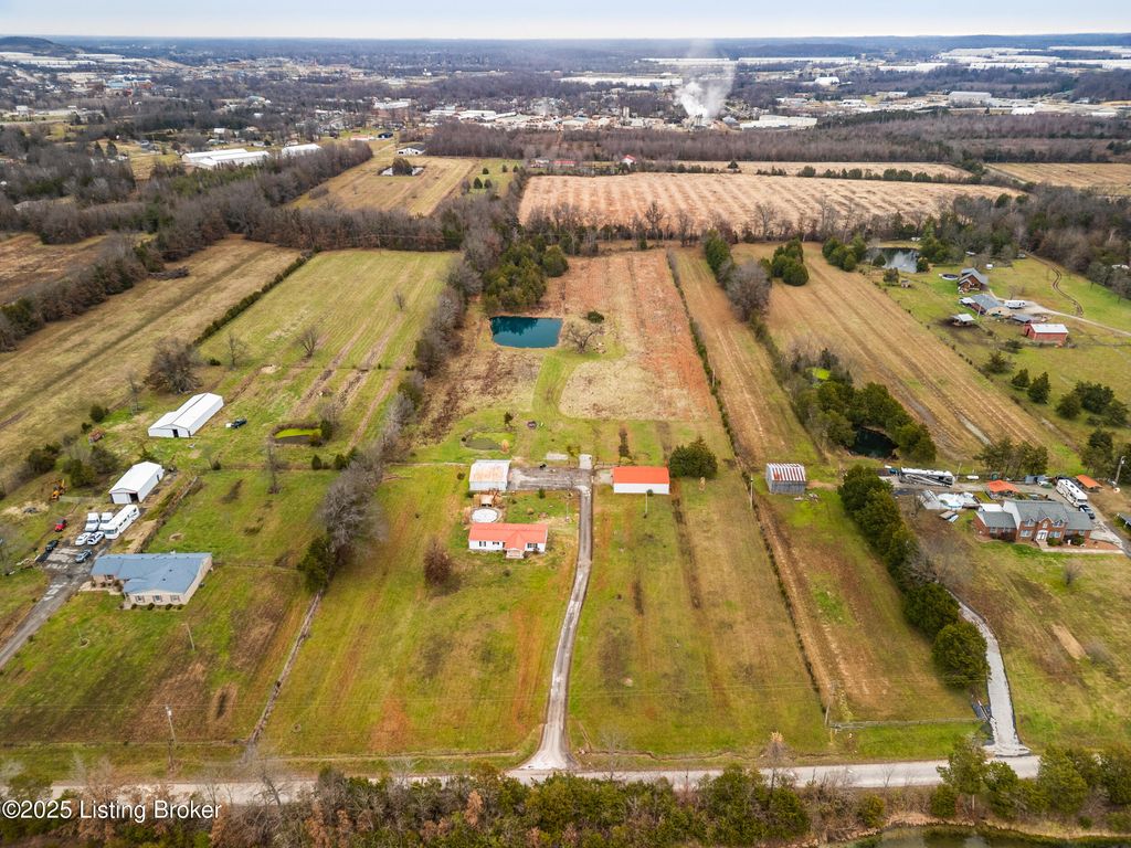 Photo of 527 Cundiff Ln, Shepherdsville, KY 40165 (MLS # 1705478)