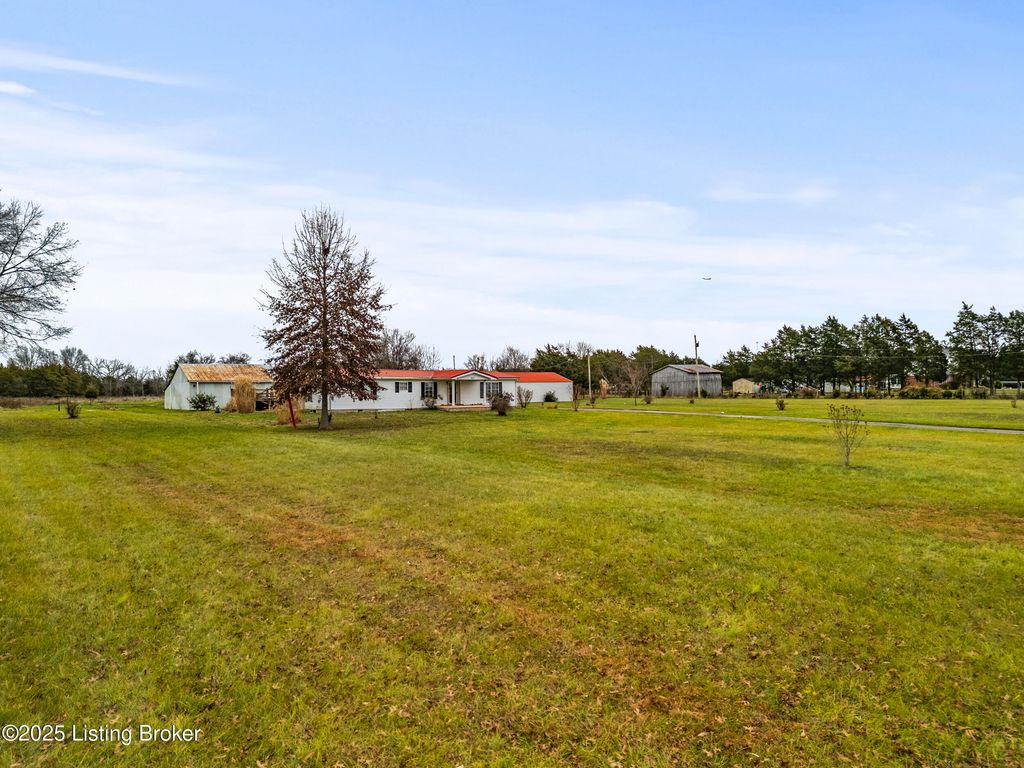 Photo of 527 Cundiff Ln, Shepherdsville, KY 40165 (MLS # 1705478)