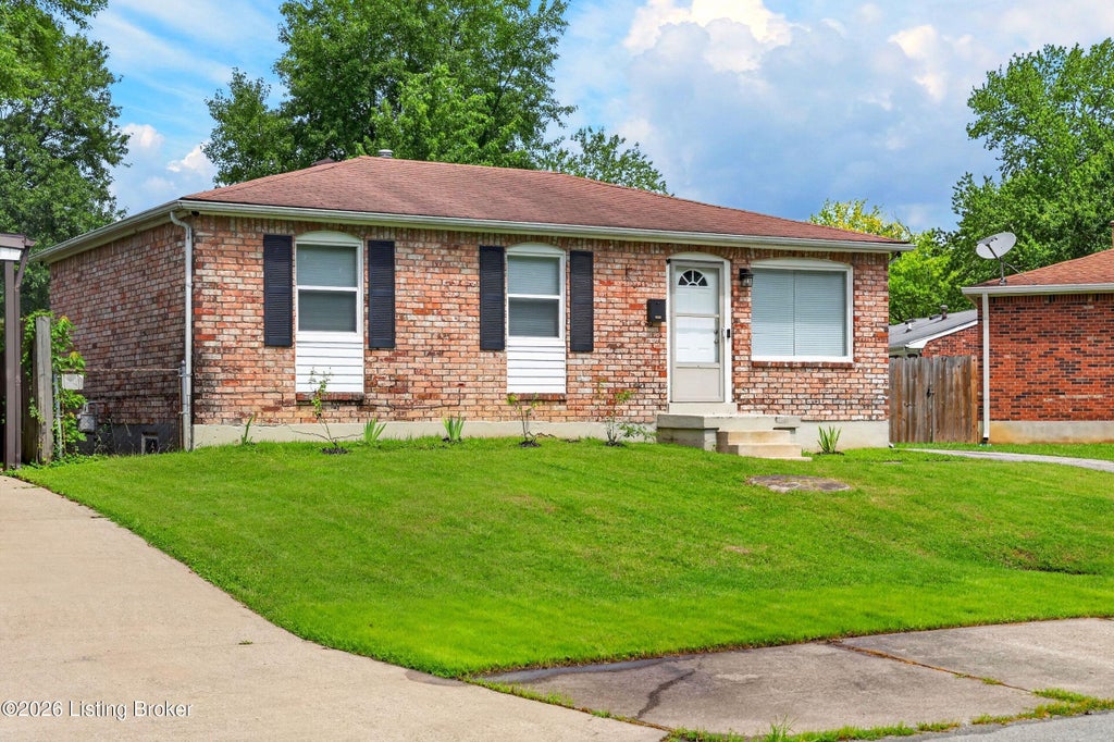 Photo of 9813 Scarborough Ave, Louisville, KY 40272 (MLS # 1723388)