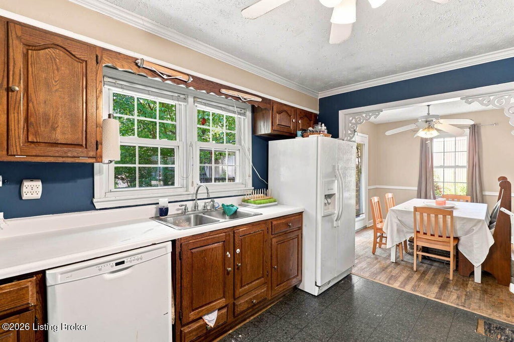 Photo of 1102 Oneida Ave, Louisville, KY 40214 (MLS # 1728240)