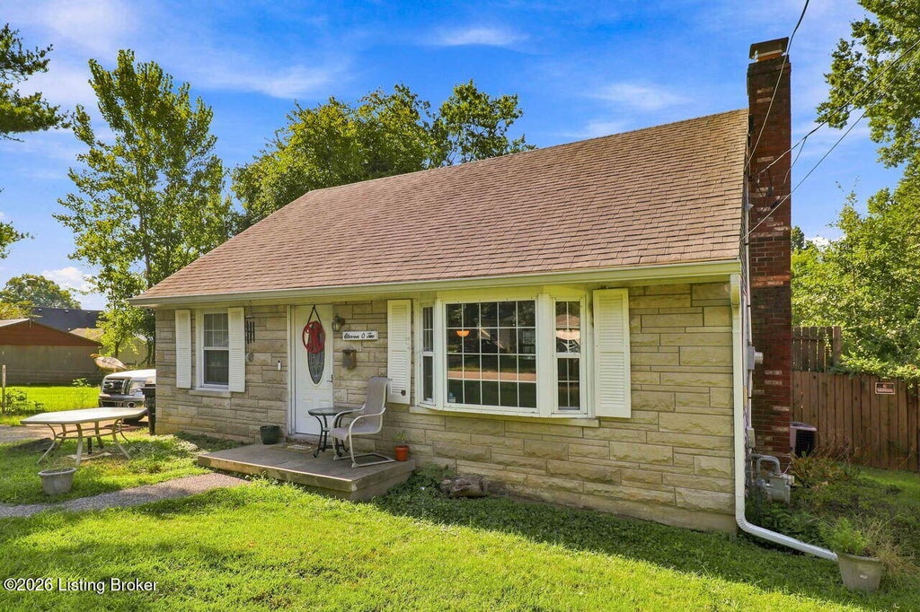 Photo of 1102 Oneida Ave, Louisville, KY 40214 (MLS # 1728240)