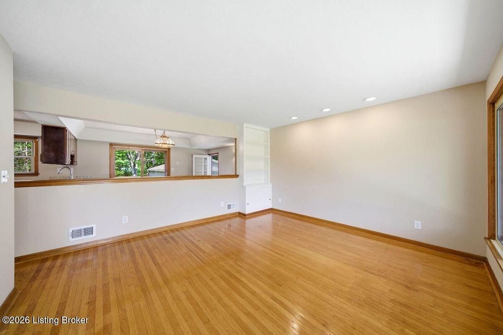 Photo of 5503 Beth Rd, Louisville, KY 40219 (MLS # 1707657)