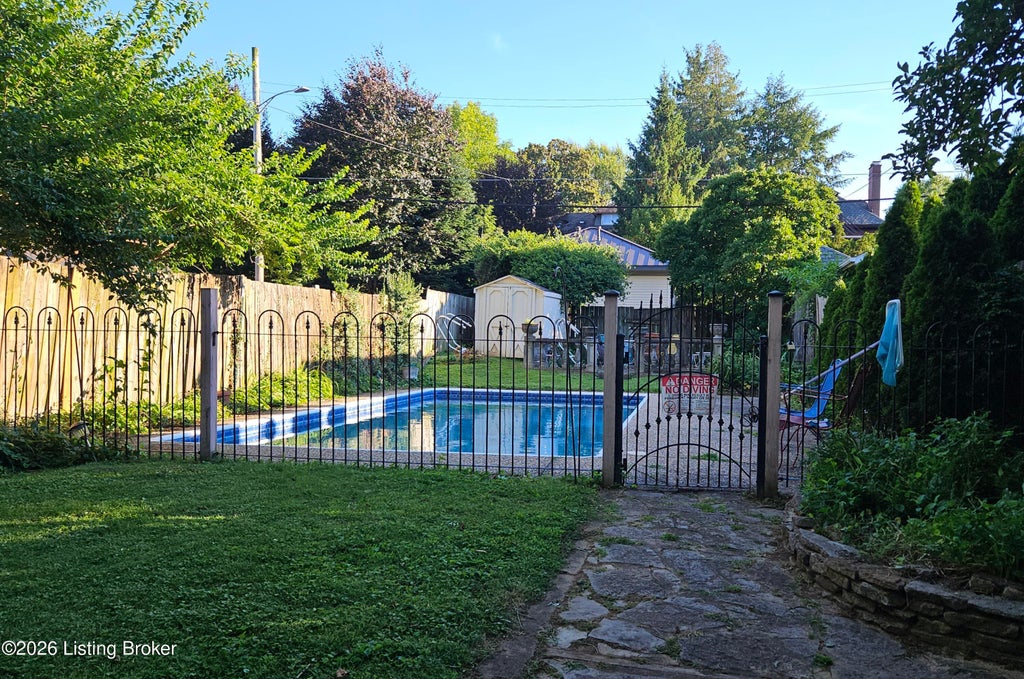 Photo of 1274 Everett Ave, Louisville, KY 40204 (MLS # 1729824)