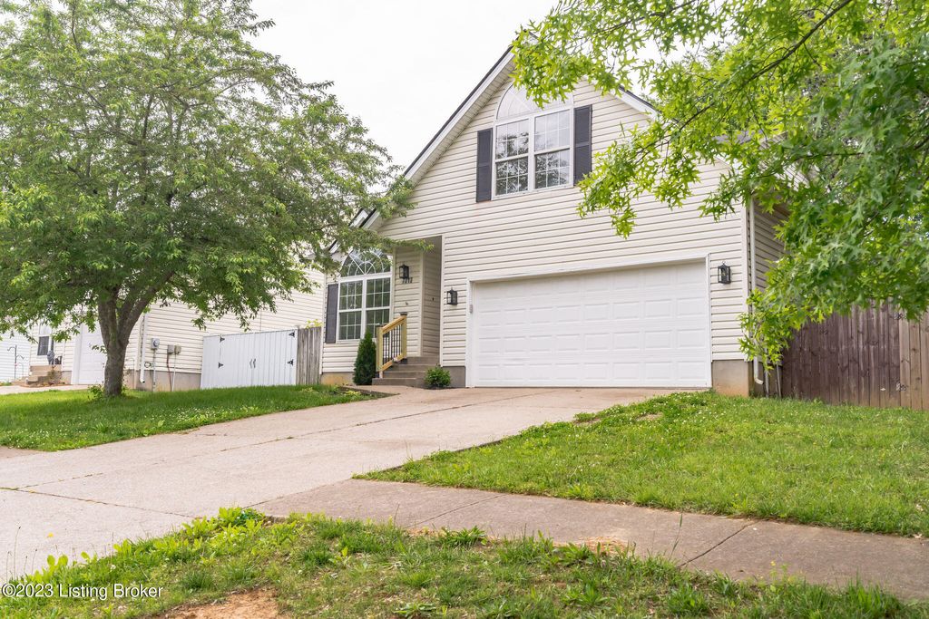 Photo of 7013 Brook Bend Way, Louisville, KY 40229 (MLS # 1708783)