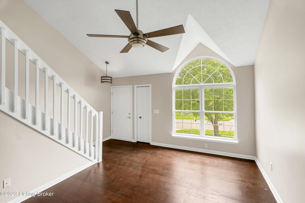 Photo of 7013 Brook Bend Way, Louisville, KY 40229 (MLS # 1708783)