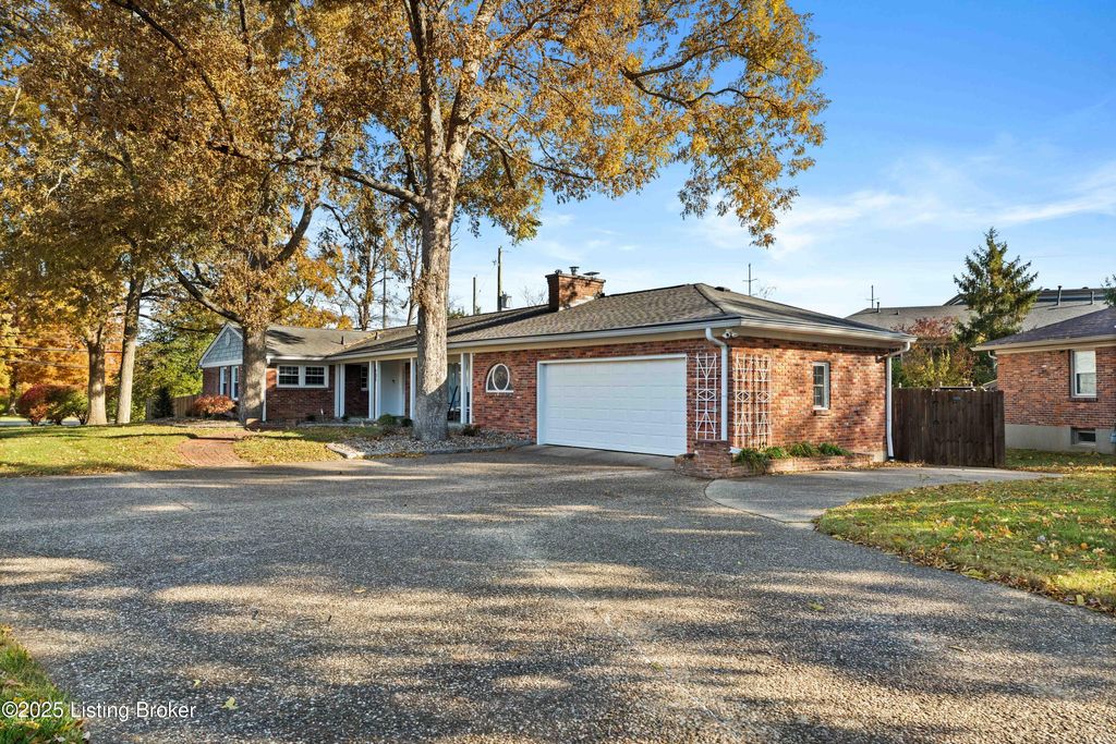 Photo of 101 Blue Fields Rd, Louisville, KY 40223 (MLS # 1703352)