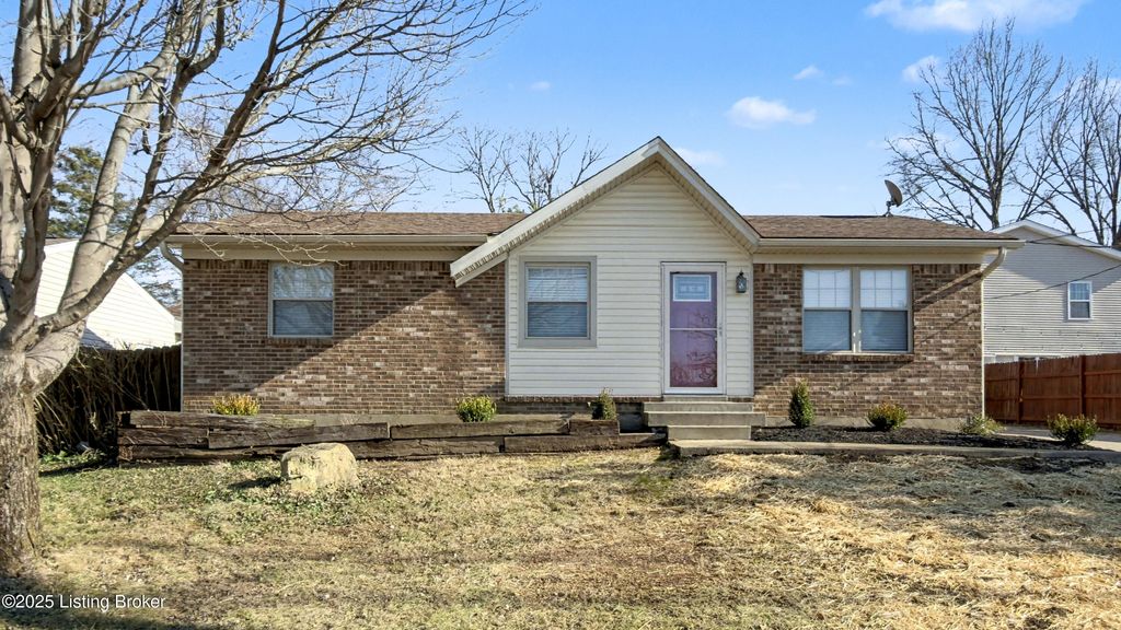 Photo of 8209 Vaughn Mill Rd, Louisville, KY 40228 (MLS # 1705325)