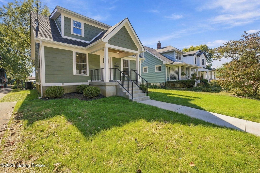 Photo of 1656 Richmond Dr, Louisville, KY 40205 (MLS # 1733250)