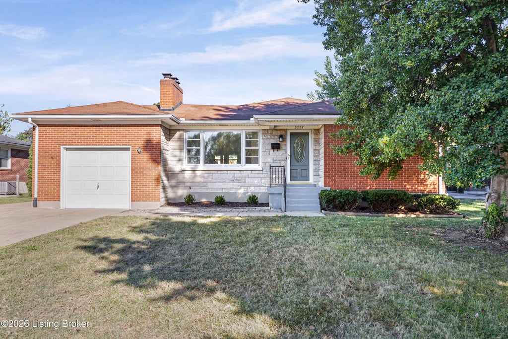 Photo of 2207 Liverpool Ln, Louisville, KY 40218 (MLS # 1732566)