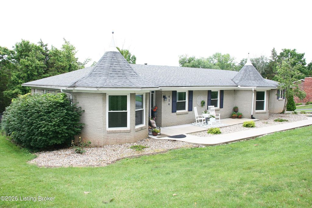 Photo of 424 Old Mill Stream Ln, Shepherdsville, KY 40165 (MLS # 1721027)