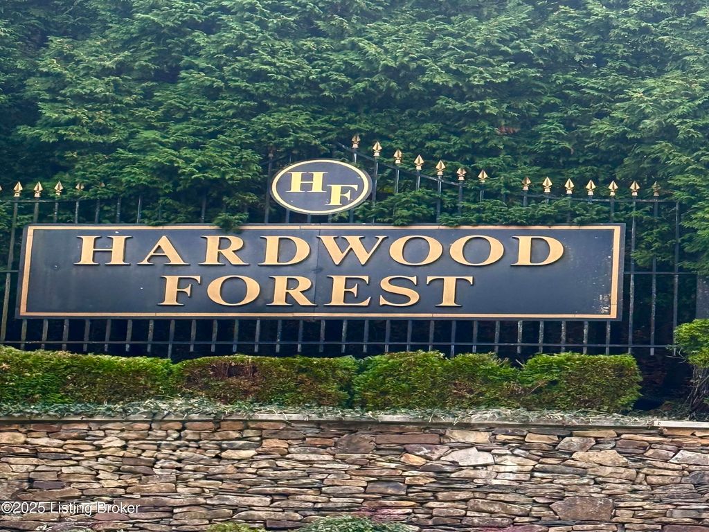 Photo of 7904 Princess Wood Ct, Louisville, KY 40214 (MLS # 1708477)