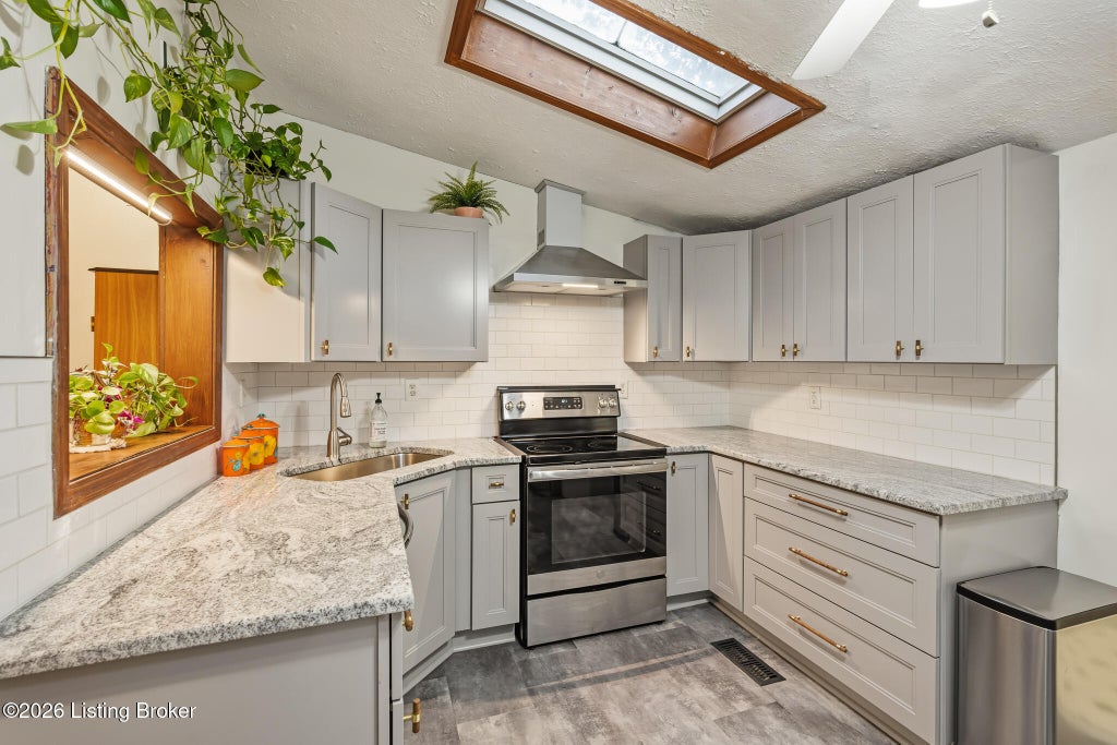 Photo of 1016 E Kentucky St, Louisville, KY 40204 (MLS # 1732614)
