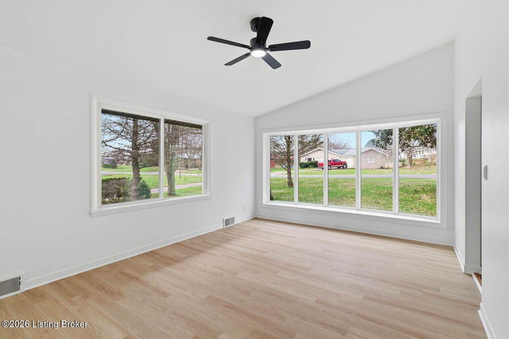 Photo of 190 N Forrest Rd, Radcliff, KY 40160 (MLS # 1711878)