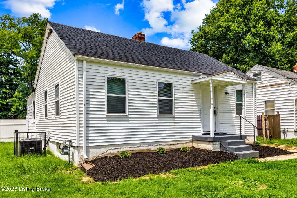 Photo of 4014 Mapleton Ave, Louisville, KY 40215 (MLS # 1724401)